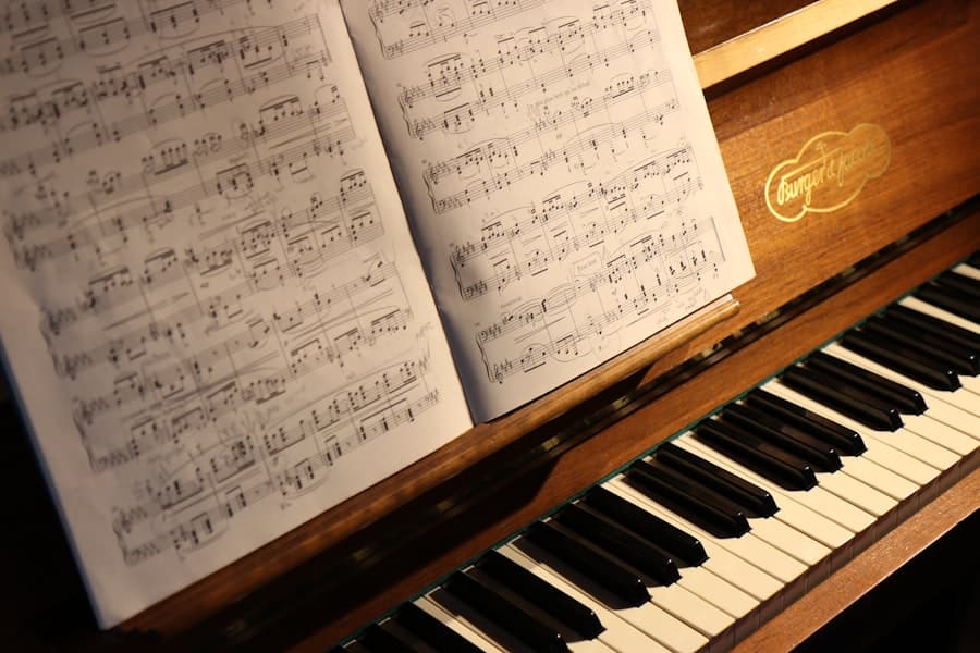 Guitar Lessons — Beginners to Advanced